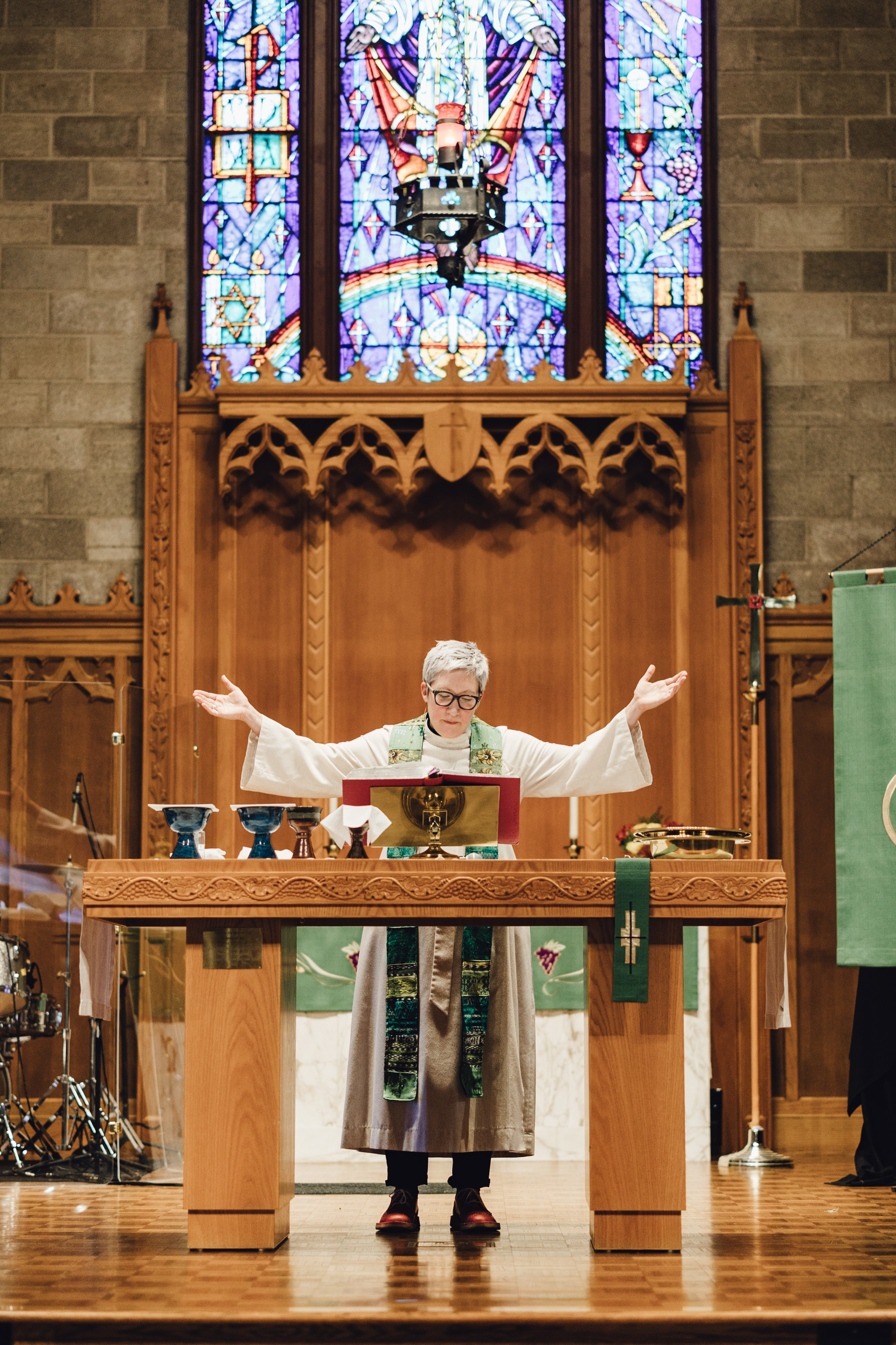 Andrea Roske Metcalf preaching to her congregation
